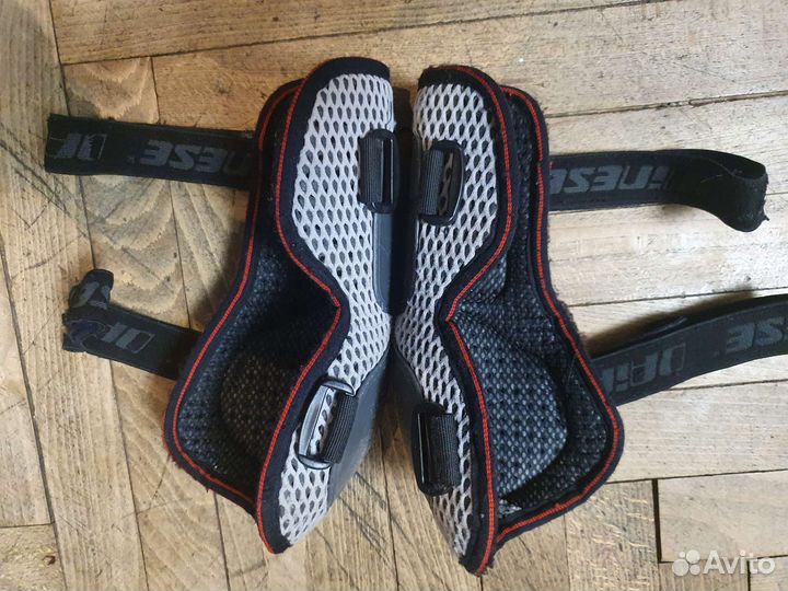 Наколенники dainese