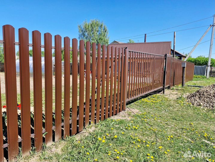 Заборы из евроштакетника