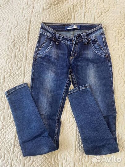 Женская одежда 42 размера: джинсы, рубашки, брюки