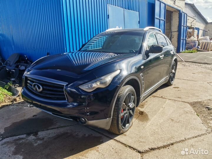 В разборе infiniti FX50s s51 2009