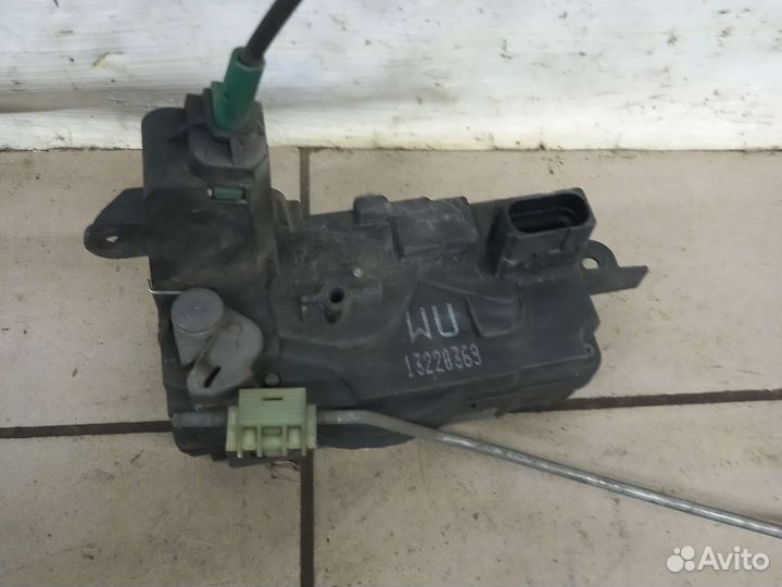 Замок передней левой двери Опель Астра Н