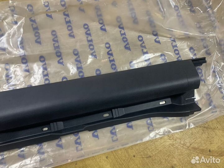 Накладка на порог наружная правая XC90