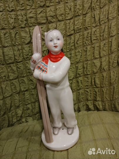 Статуэтка Лыжница лфз