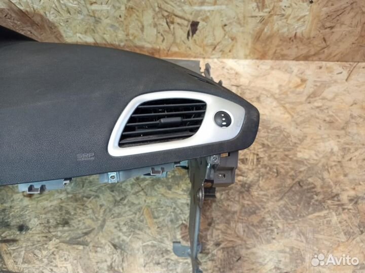Панель передняя салона (торпедо) Renault Scenic 3