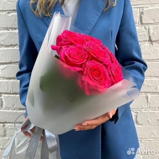Букет из 7 малиновых роз