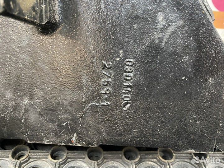 Кронштейн буксировочный левый Renault T