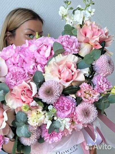 Композиция с хризантемами и розами