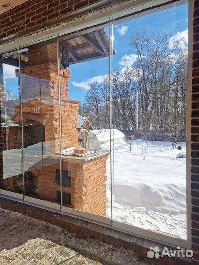 Безрамное остекление кафе