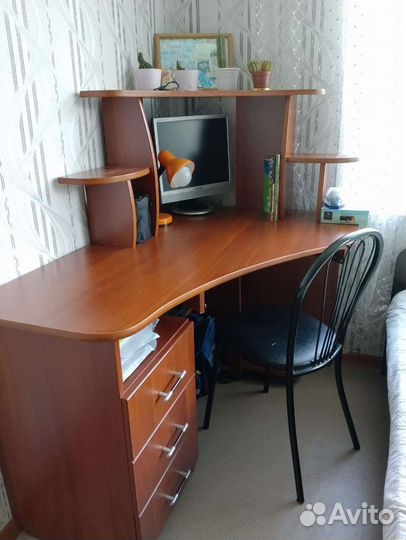 Компьютерный стол