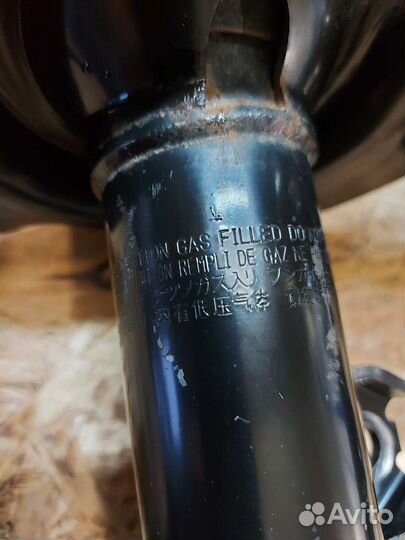 Передние стойки Lexus RX 450 HL 2022