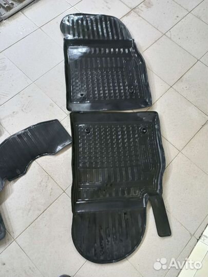 Автомобильные коврики резиновые