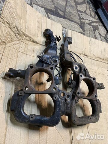 Кулак поворотный передний Land Rover Discovery (L3