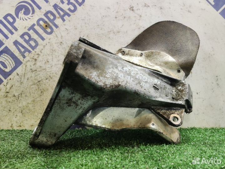 Кронштейн опоры двигателя правый Audi A4 B6 седан