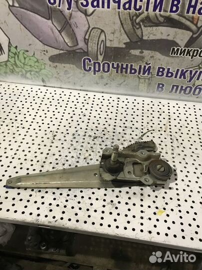 Стеклоподъемник задний правый Toyota Corolla 150