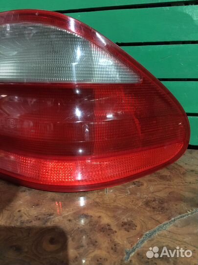 Фонарь задний правый Mercedes CLK W208