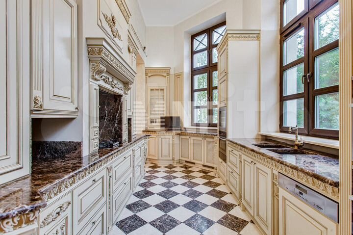 Дом 500 м² на участке 6 сот.