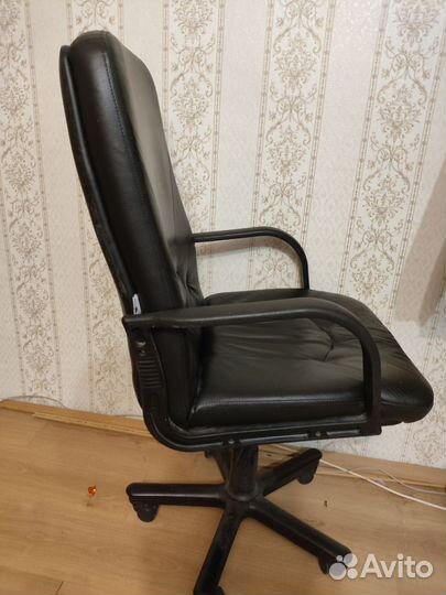 Офисное кресло