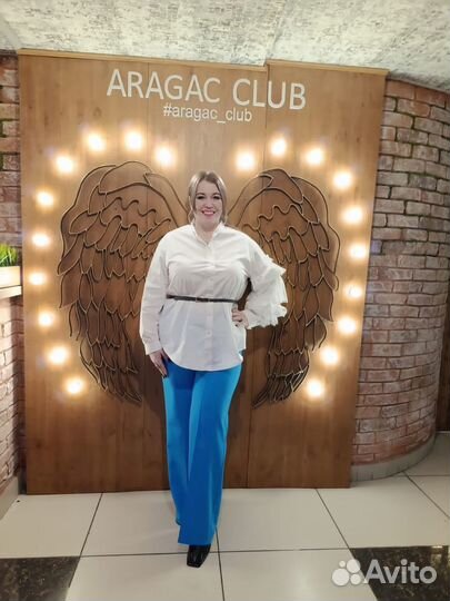 Ведущая и диджей