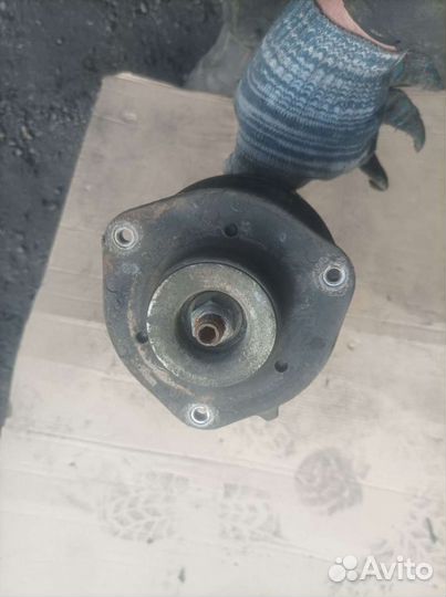 Амортизатор правый передний VW Passat alltreck b7