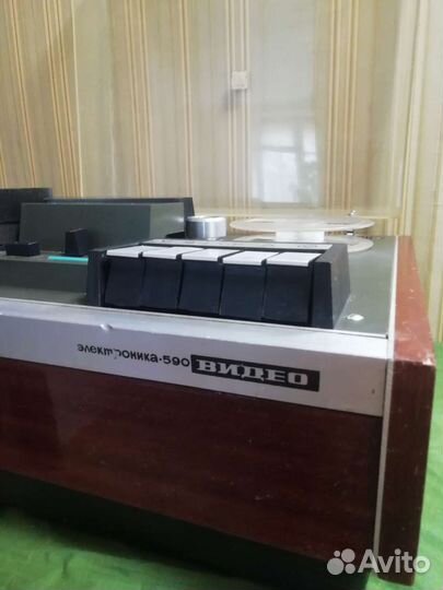 Катушечный видеомагнитофон 