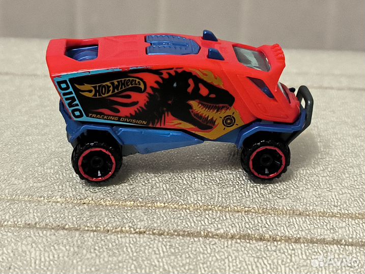 Фирменные машинки Hot wheels пакетом