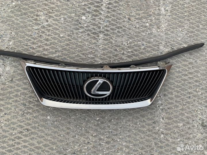 Решетка радиатора lexus is250