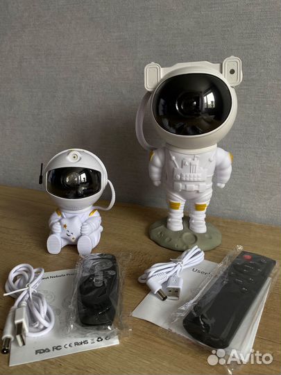 Детский светильник ночник проектор космонавт