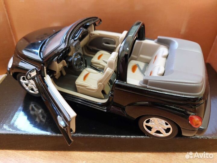 Коллекционная модель автомобиля Chrysler PT 1:24
