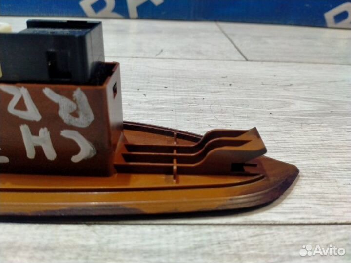 Блок управления стеклоподъемниками задний правый