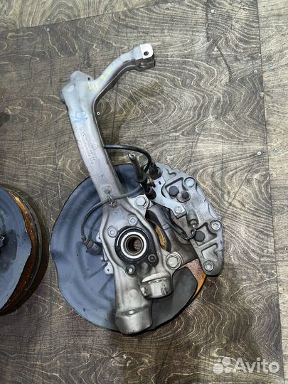 Кулак передний Audi A6 C6 3.0 caja