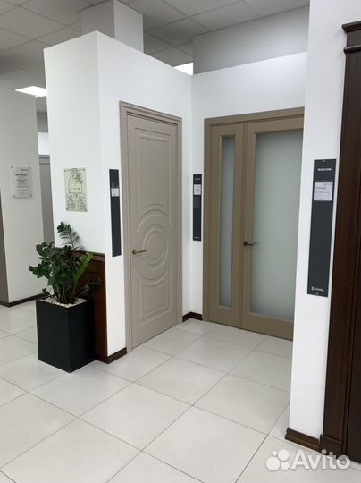 Магазин двери, Волховец