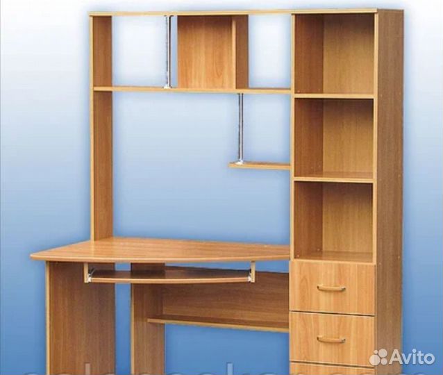 Уголовой письменный стол