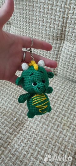 Брелок дракоша вязаный.ручная работа
