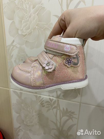 Демисезонные сапожки для девочки 22рр