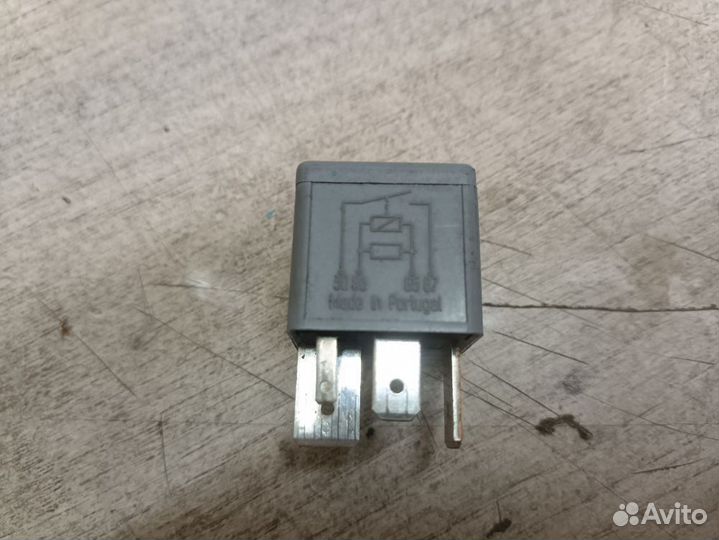 Реле бензонасоса Volkswagen Passat B5 рестайлинг