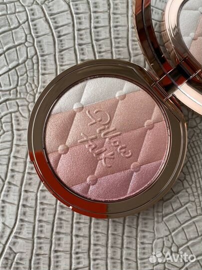 Charlotte Tilbury romance light хайлайтер