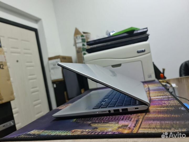 Asus vivo i3-1005G1 8gb SSD512gb FHD