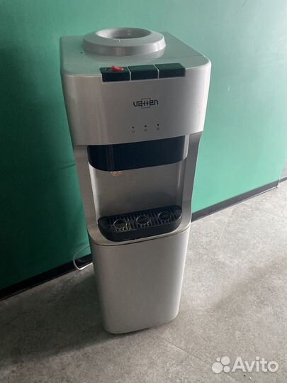 Куллер для воды напольный