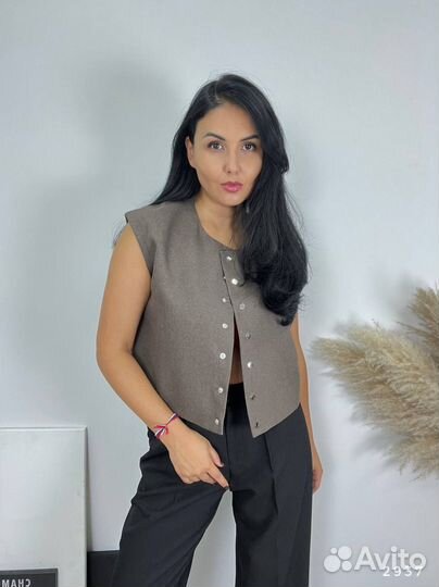 Жилетка широкая на пуговицах