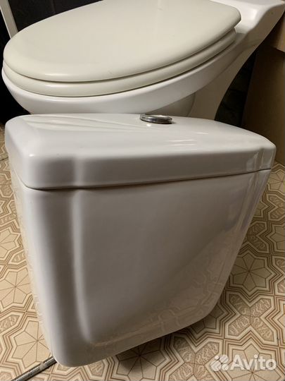 Унитаз и бачок для унитаза фирмы 