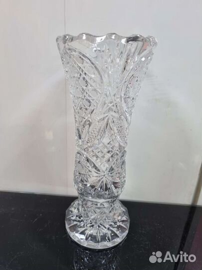 Ваза с резным декором, хрусталь