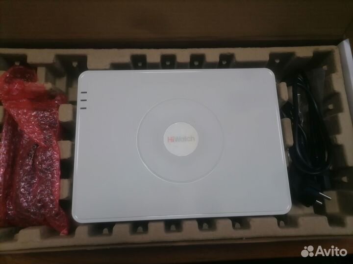 Видеорегистратор HiWatch DS-N208P(B)