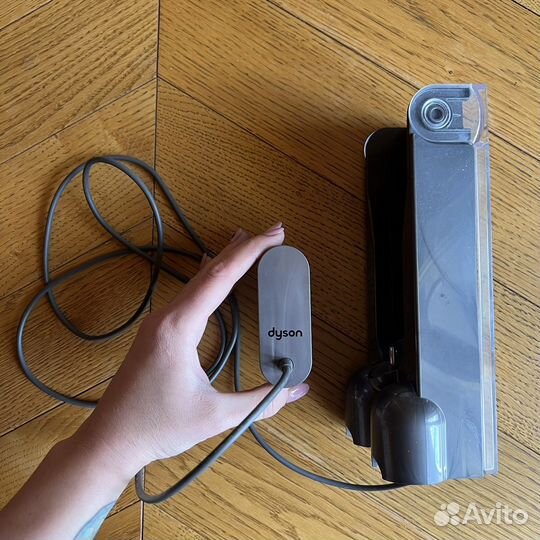 Насадка и док станция для Dyson V10