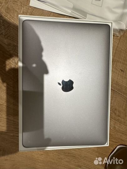 Macbook pro 13 2018 i5 8/256gb