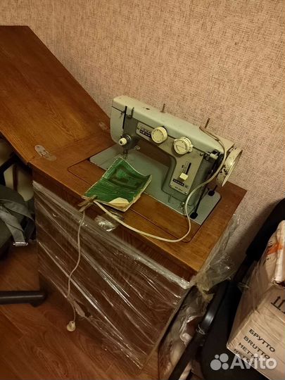 Швейная машинка чайка 3