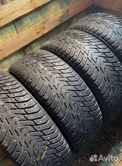 Nokian Tyres Hakkapeliitta 8 215/60 R16