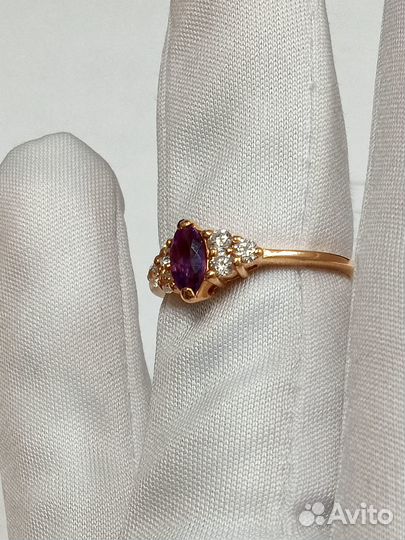Золотое кольцо с фианитом 17р