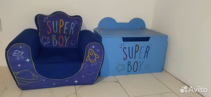 Комод и кресло