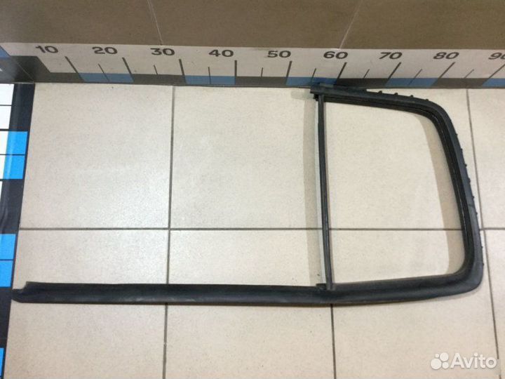 Уплотнитель форточки задней Renault Clio 2
