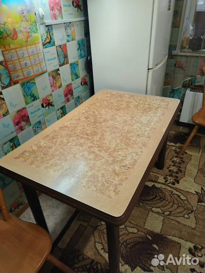 Кухонный стол